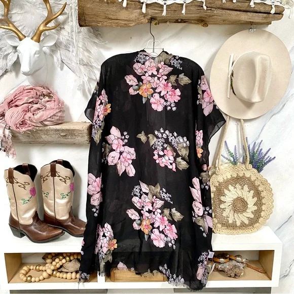 Boho floral Cape/cover up w resort vacay beach shabby chic vibe - Picture 12 of 13